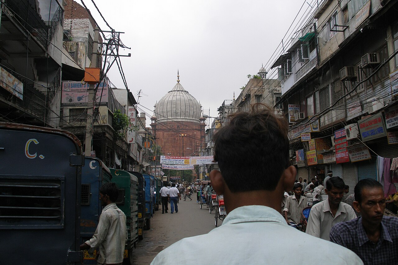 Vehicles on a street near Jama Masjid in Delhi