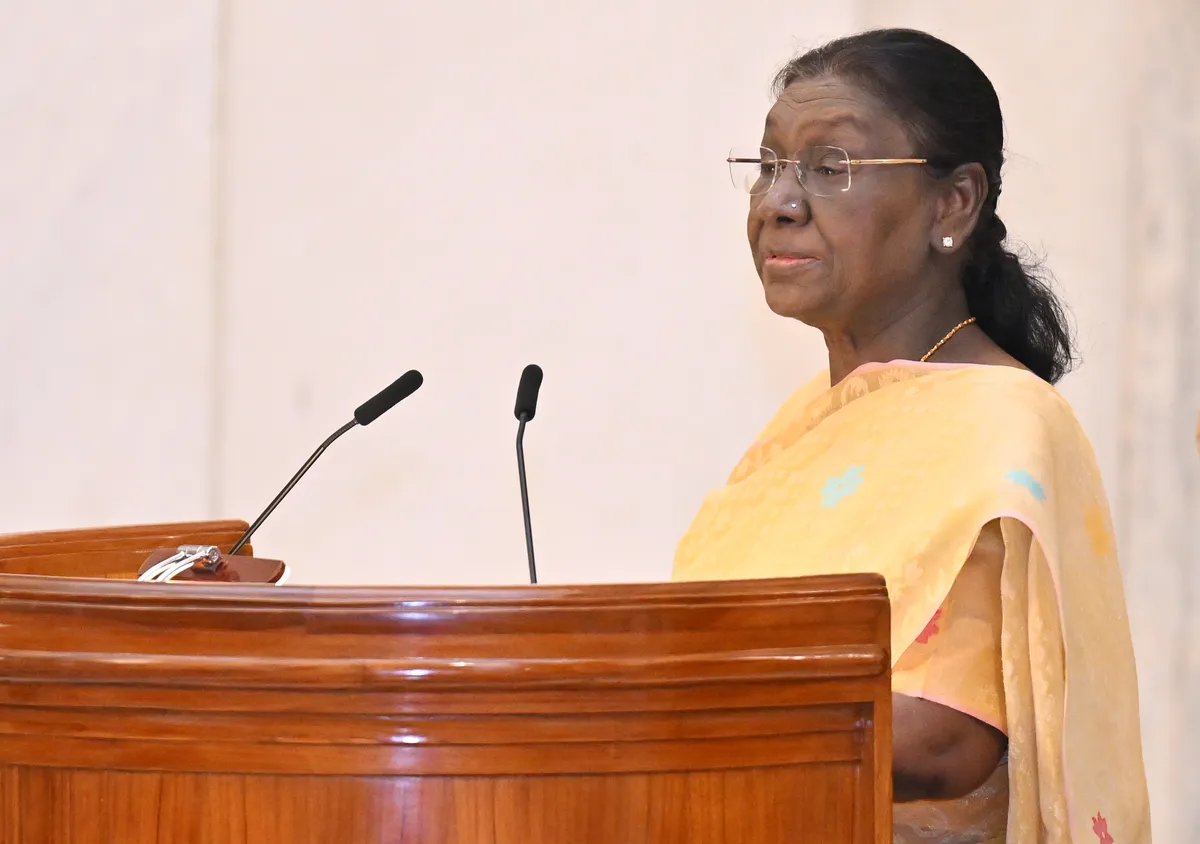 The President addresses the officers