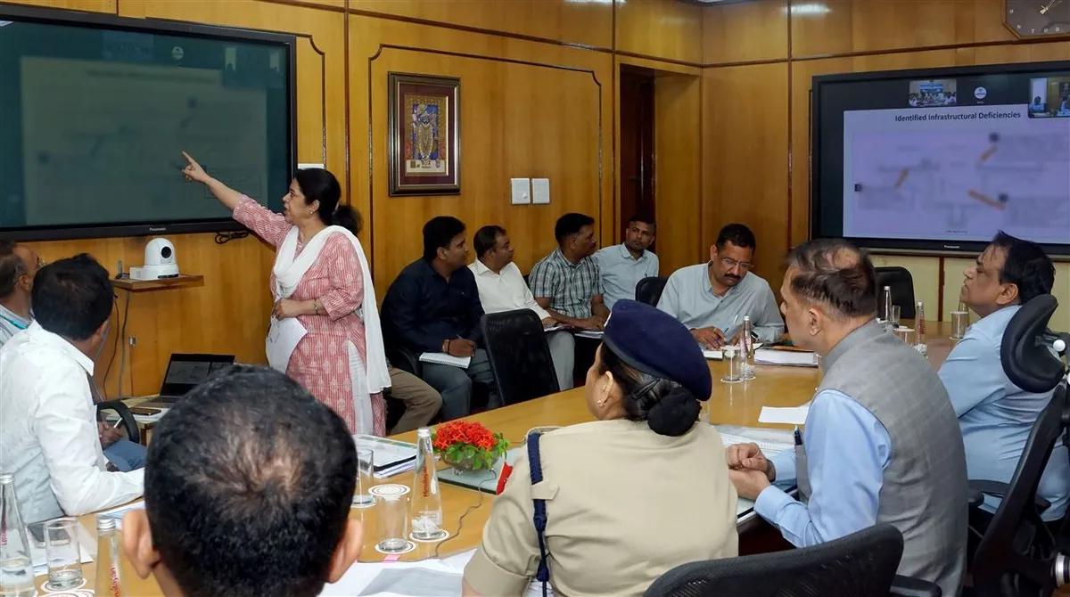 Kota accident: Chief Secretary V. Srinivas reviewing the Delhi-Mumbai Expressway crash at the Secretariat in Jaipur
