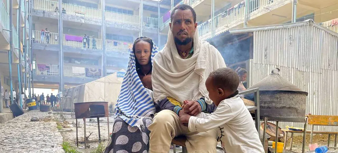 Ethiopia Tigray fighting: A family from Samre in Tigray arrives at a camp for displaced people in Mekelle (file photo).