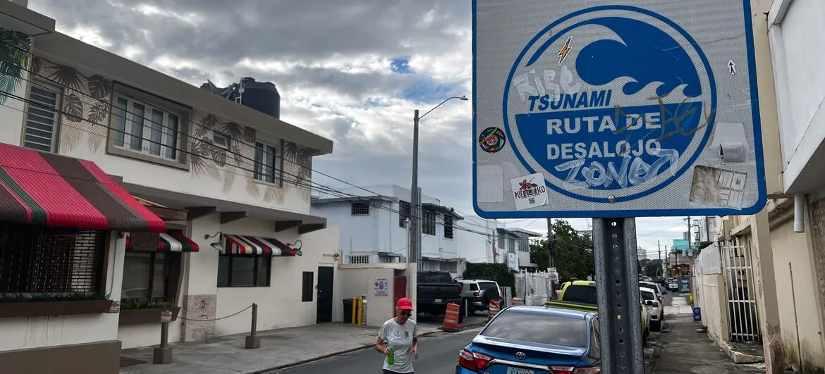 disaster housing losses: An evacuation route sign in San Juan, Puerto Rico